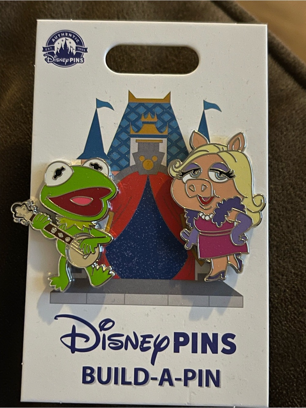 2025 Disney Parks Muppets Kermit The Frog & Miss Piggy Build A Pin 2 Pin Set NEW
